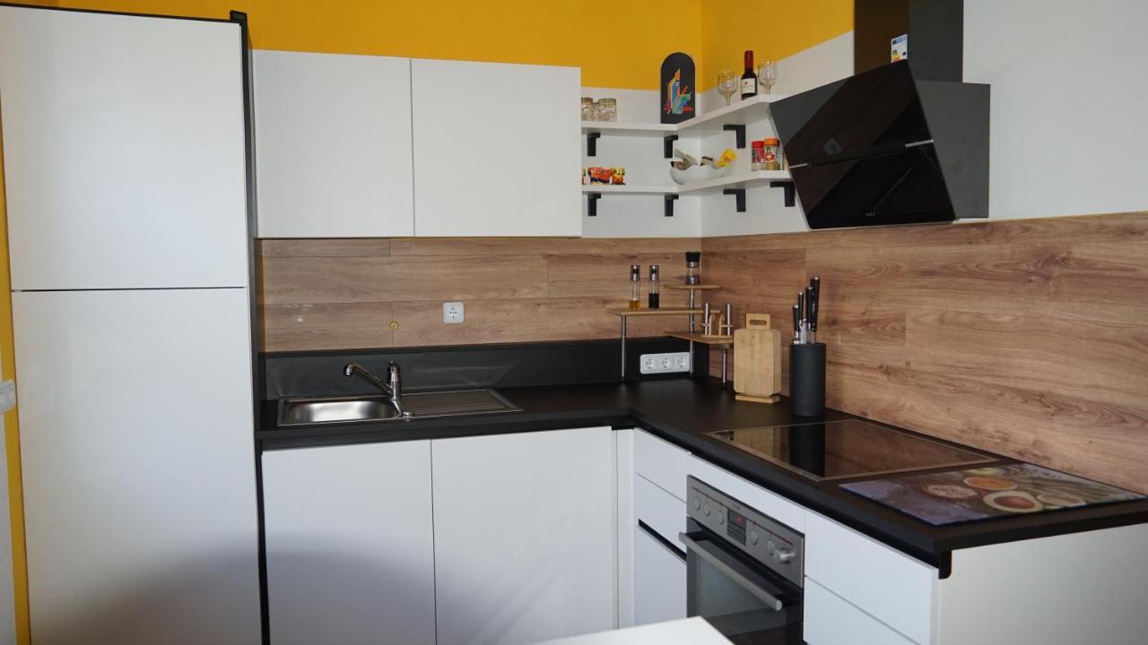 Grosszuegige Wohnung Mit Terrasse Und Gartenzugang - Das Komplette Erdgeschoss Биндлах Екстериор снимка